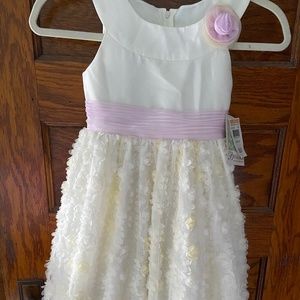 Beautiful NWT Spring/Easter dress Size 6x Floral petals